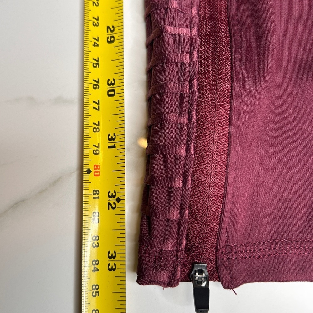 Freely Women’s Leggings, Burgundy /Wine, Large, 7/8 length, Excellent Condition - Picture 13 of 15